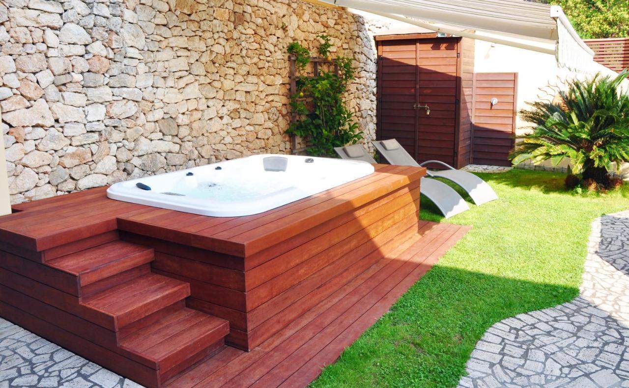 Una Spettacolare Vista Mare - Casa Con Jacuzzi Bergeggi Bagian luar foto